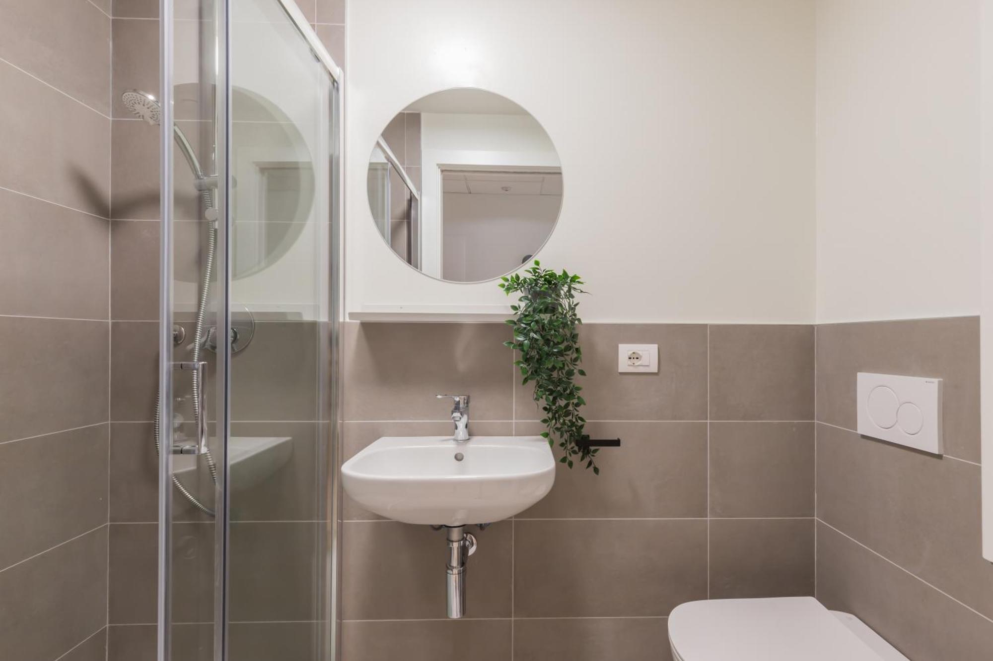 Well-Located Campus Rooms Near City Park Milaan Buitenkant foto