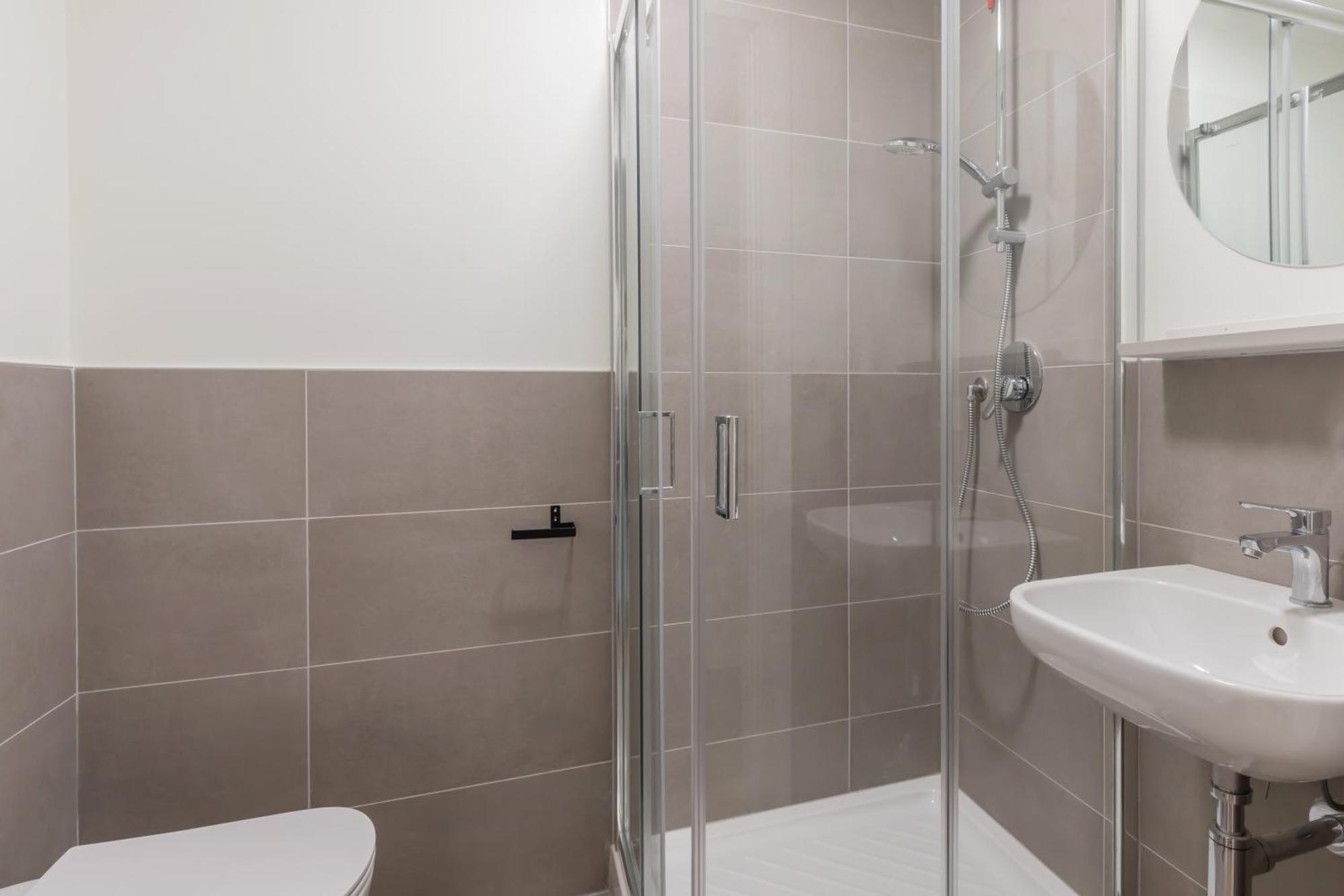 Well-Located Campus Rooms Near City Park Milaan Buitenkant foto